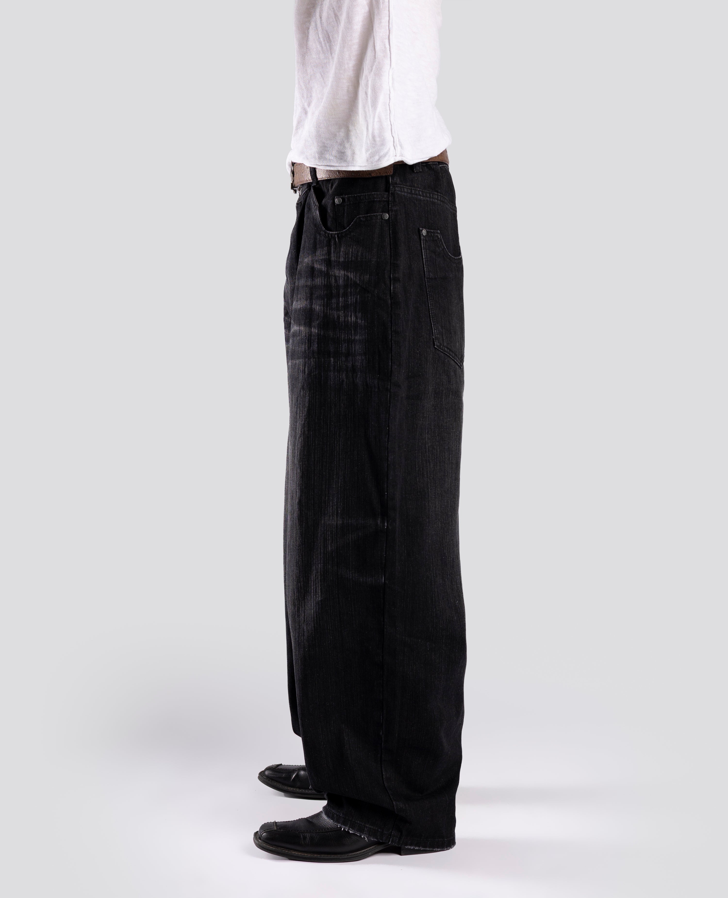LOOSE-FIT EVERYDAY DENIM