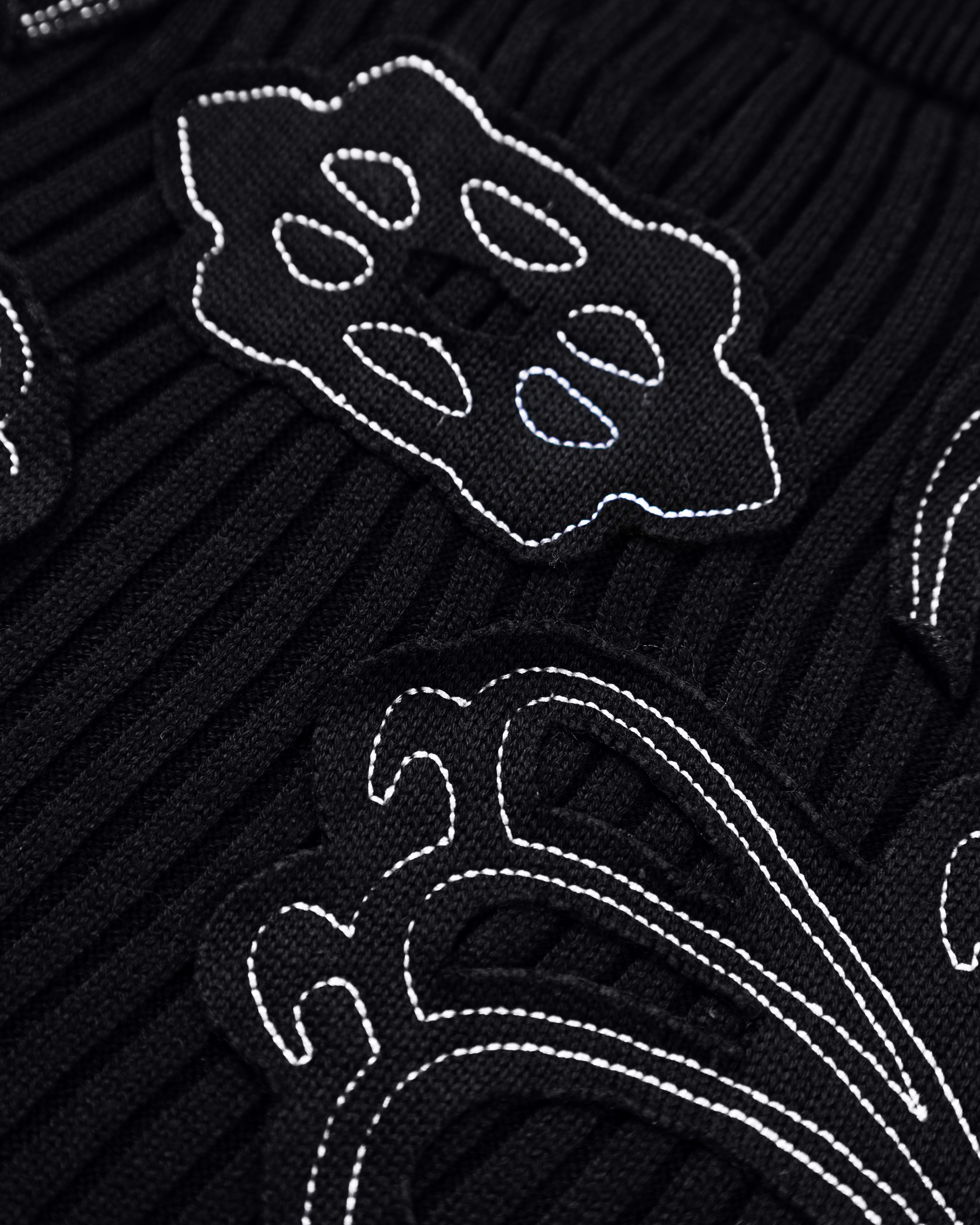 DARK OPENING KNIT